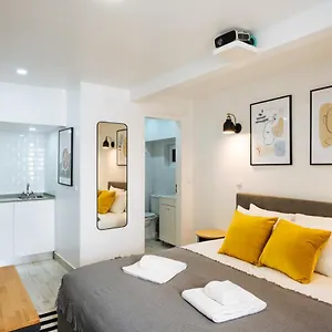 cozy-small-studio-in-the-center.hotels-lisbon-portugal.com/